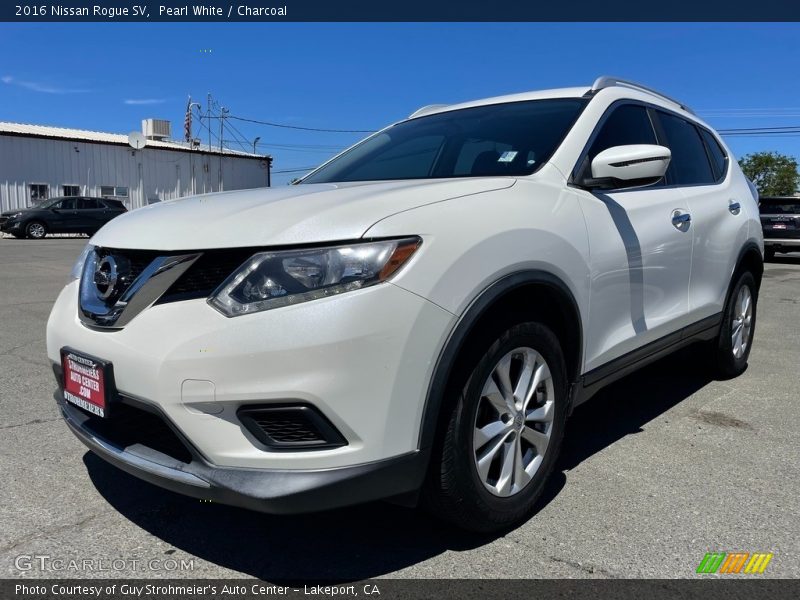 Pearl White / Charcoal 2016 Nissan Rogue SV