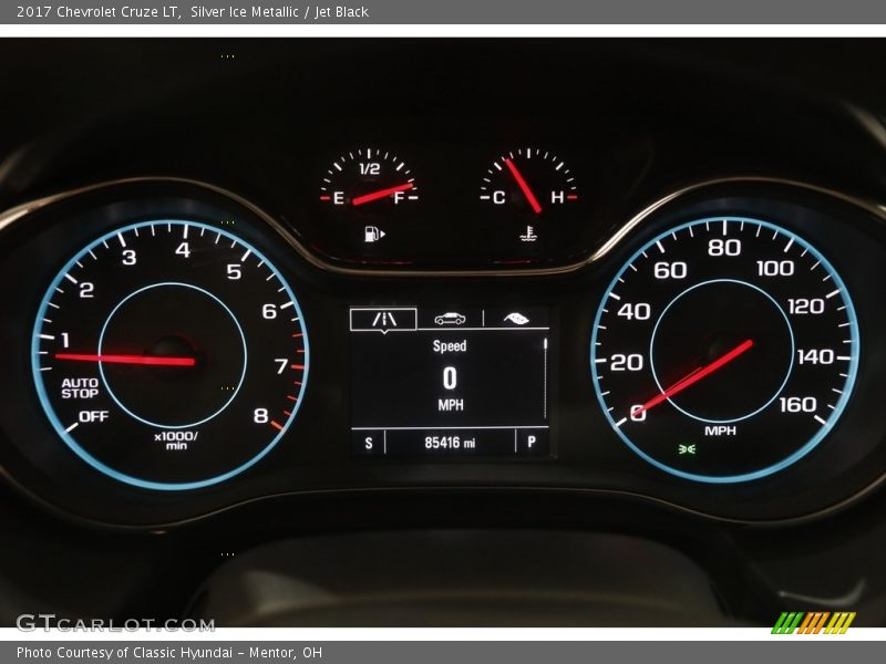 Silver Ice Metallic / Jet Black 2017 Chevrolet Cruze LT