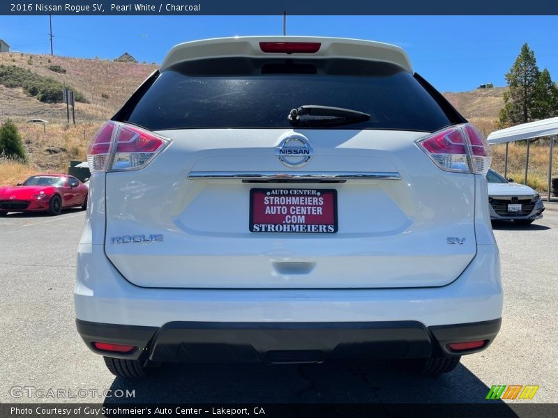 Pearl White / Charcoal 2016 Nissan Rogue SV