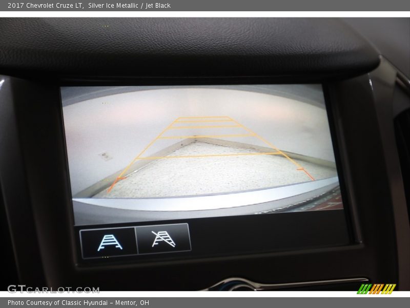Silver Ice Metallic / Jet Black 2017 Chevrolet Cruze LT