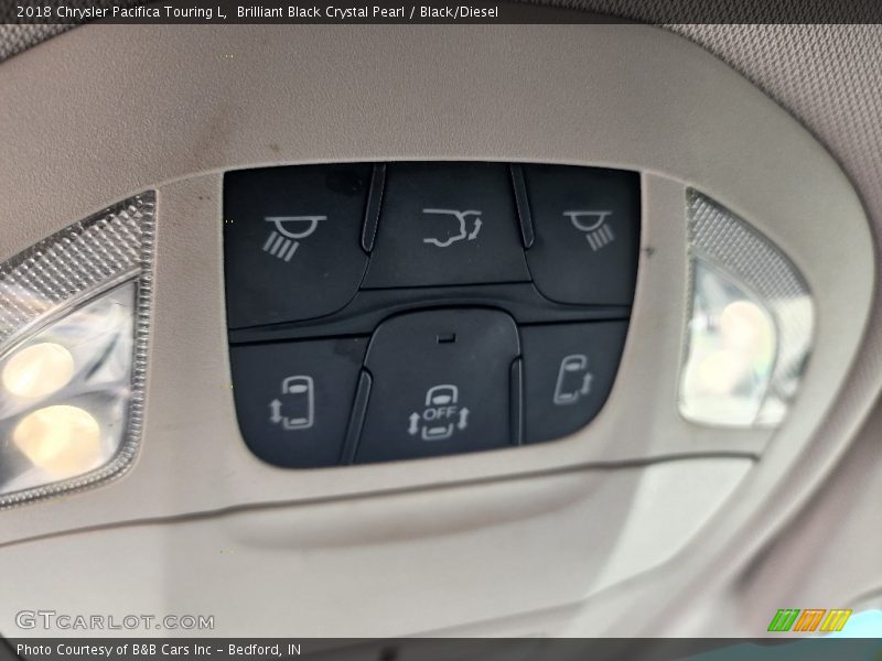 Brilliant Black Crystal Pearl / Black/Diesel 2018 Chrysler Pacifica Touring L