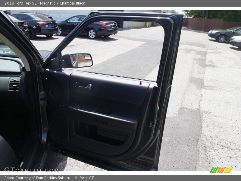 Magnetic / Charcoal Black 2018 Ford Flex SE