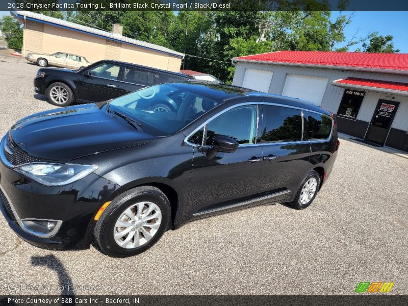 Brilliant Black Crystal Pearl / Black/Diesel 2018 Chrysler Pacifica Touring L