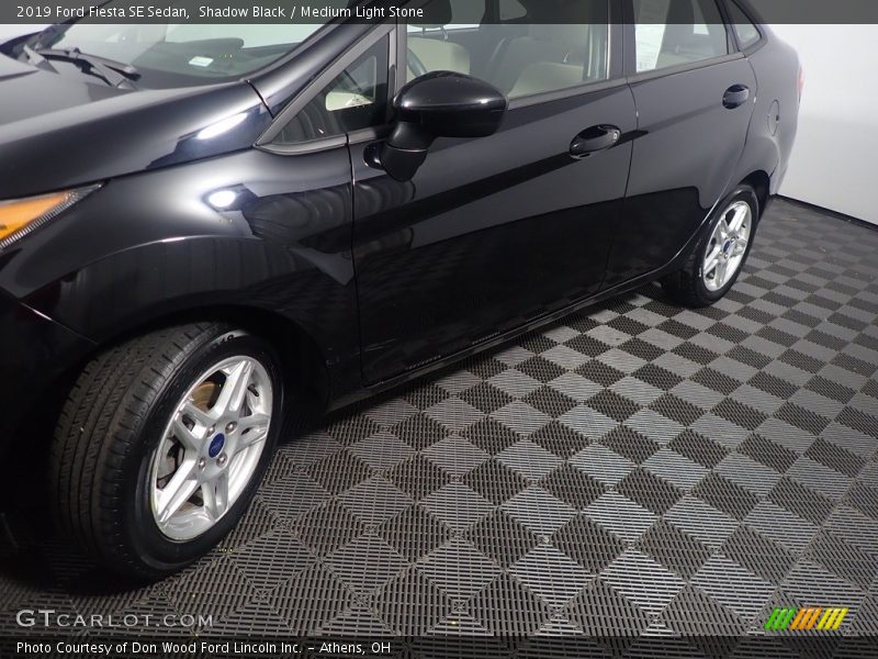 Shadow Black / Medium Light Stone 2019 Ford Fiesta SE Sedan