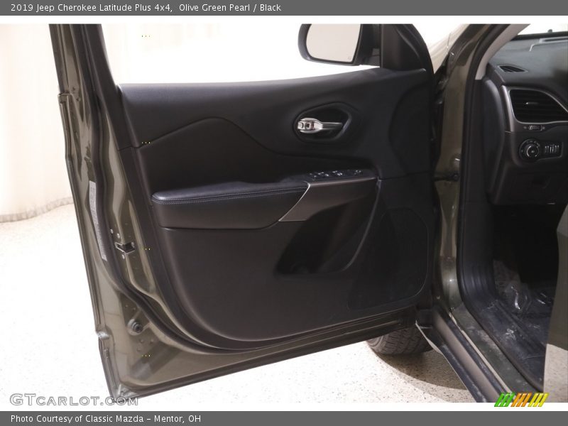 Olive Green Pearl / Black 2019 Jeep Cherokee Latitude Plus 4x4