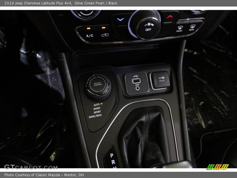 Olive Green Pearl / Black 2019 Jeep Cherokee Latitude Plus 4x4