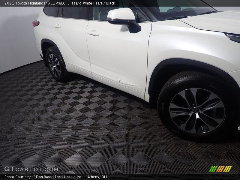 Blizzard White Pearl / Black 2021 Toyota Highlander XLE AWD