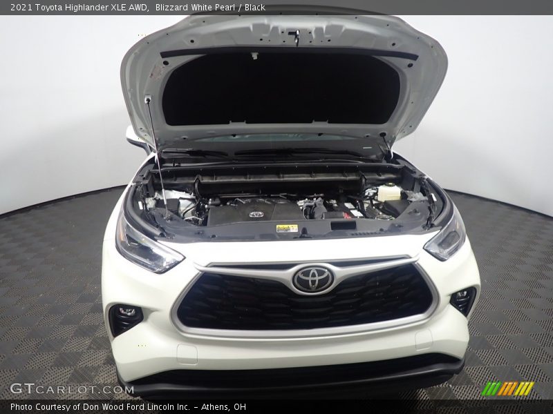 Blizzard White Pearl / Black 2021 Toyota Highlander XLE AWD