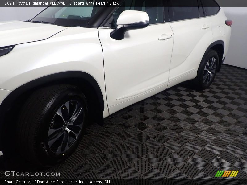 Blizzard White Pearl / Black 2021 Toyota Highlander XLE AWD