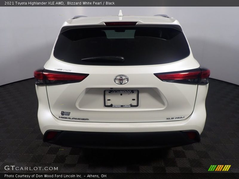 Blizzard White Pearl / Black 2021 Toyota Highlander XLE AWD