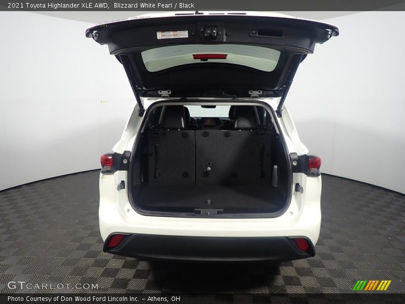 Blizzard White Pearl / Black 2021 Toyota Highlander XLE AWD