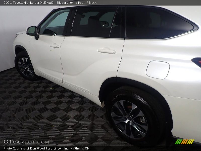 Blizzard White Pearl / Black 2021 Toyota Highlander XLE AWD
