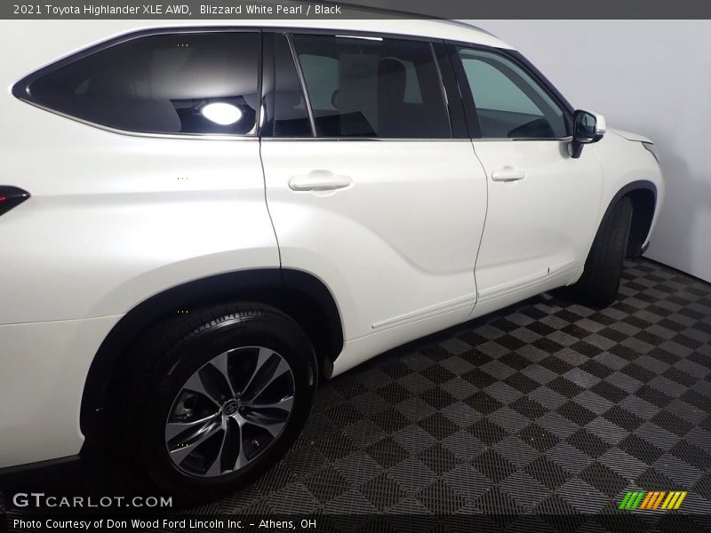 Blizzard White Pearl / Black 2021 Toyota Highlander XLE AWD