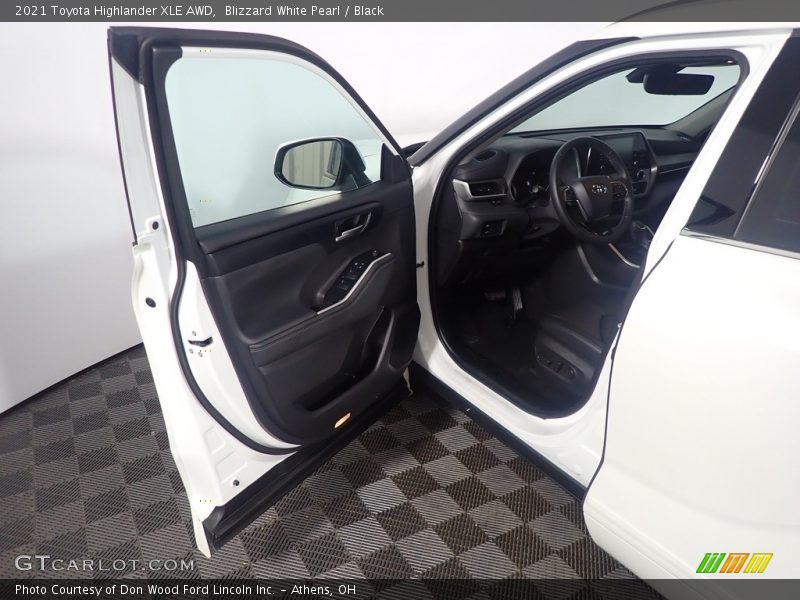 Blizzard White Pearl / Black 2021 Toyota Highlander XLE AWD