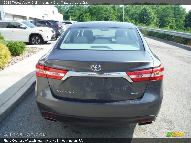 Magnetic Gray Metallic / Light Gray 2013 Toyota Avalon XLE
