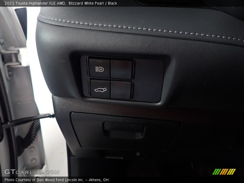 Blizzard White Pearl / Black 2021 Toyota Highlander XLE AWD