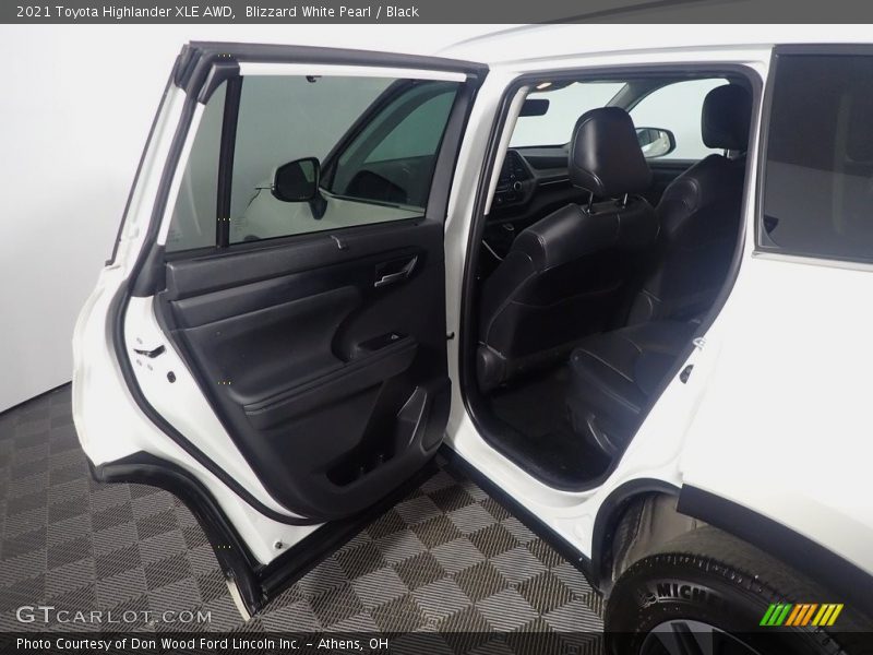 Blizzard White Pearl / Black 2021 Toyota Highlander XLE AWD