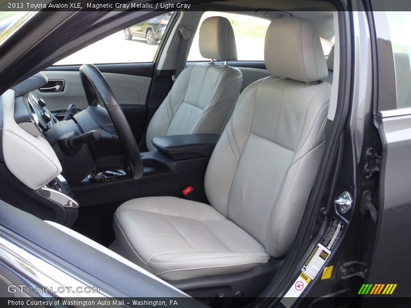 Magnetic Gray Metallic / Light Gray 2013 Toyota Avalon XLE