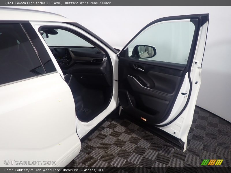 Blizzard White Pearl / Black 2021 Toyota Highlander XLE AWD