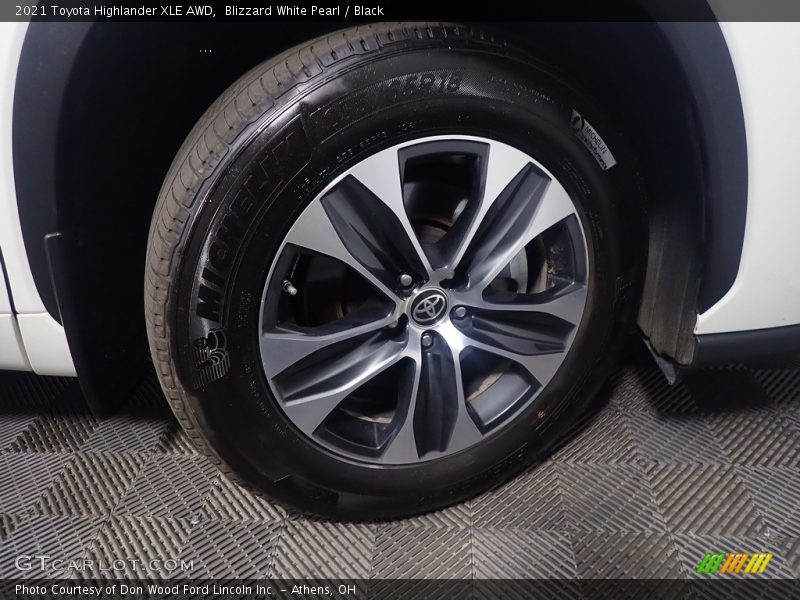 Blizzard White Pearl / Black 2021 Toyota Highlander XLE AWD