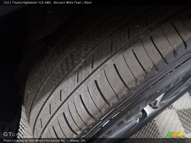 Blizzard White Pearl / Black 2021 Toyota Highlander XLE AWD