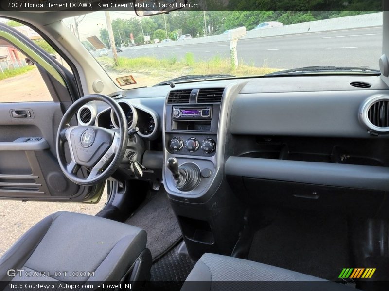 Dashboard of 2007 Element LX AWD