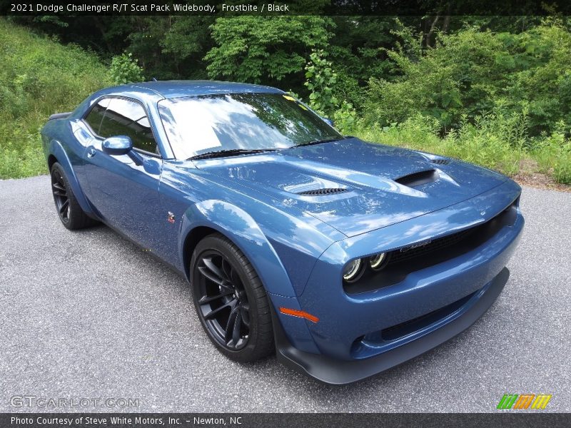 Front 3/4 View of 2021 Challenger R/T Scat Pack Widebody
