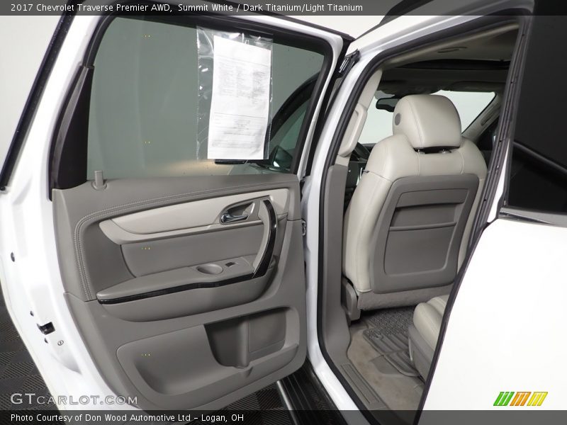 Summit White / Dark Titanium/Light Titanium 2017 Chevrolet Traverse Premier AWD