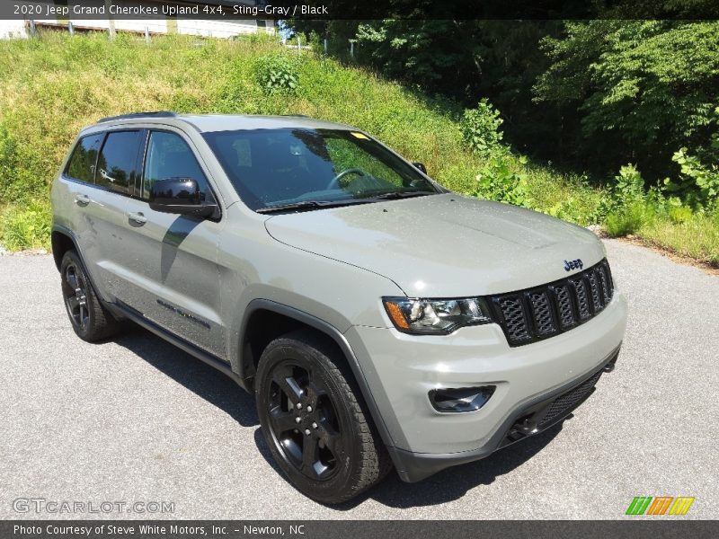 Front 3/4 View of 2020 Grand Cherokee Upland 4x4