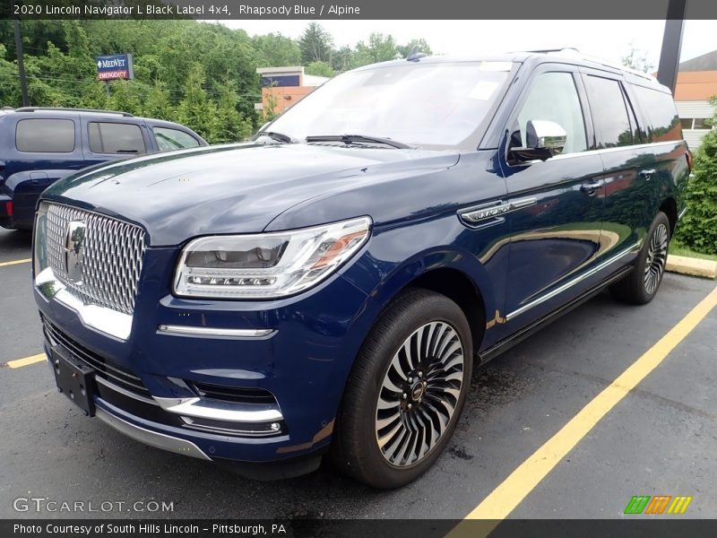 Front 3/4 View of 2020 Navigator L Black Label 4x4