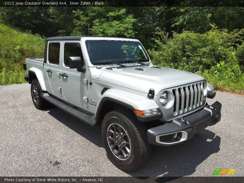 Front 3/4 View of 2022 Gladiator Overland 4x4