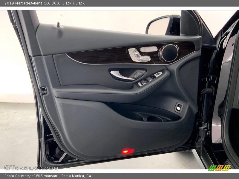 Black / Black 2019 Mercedes-Benz GLC 300