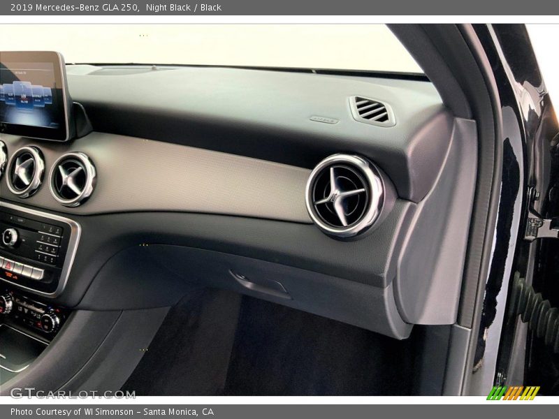 Night Black / Black 2019 Mercedes-Benz GLA 250