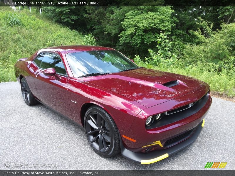 Front 3/4 View of 2022 Challenger R/T