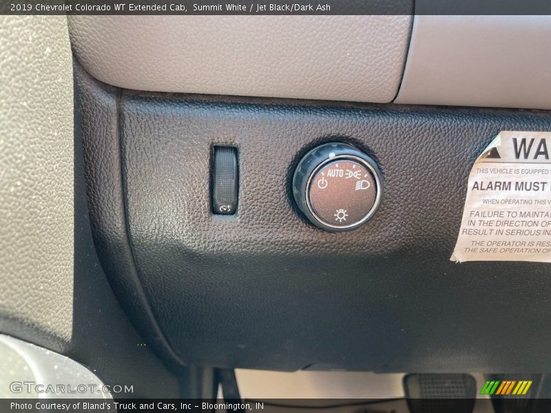 Summit White / Jet Black/Dark Ash 2019 Chevrolet Colorado WT Extended Cab