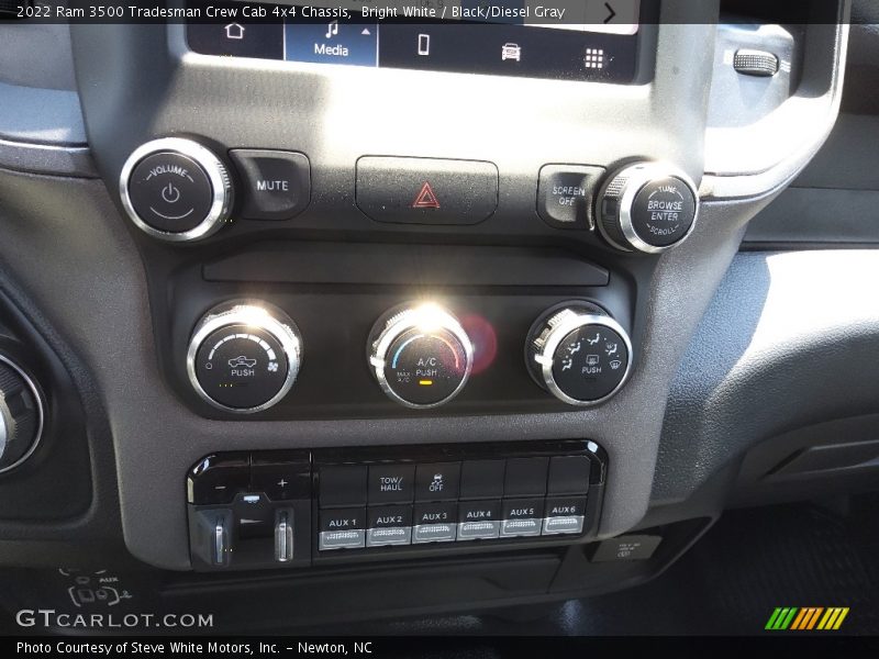 Bright White / Black/Diesel Gray 2022 Ram 3500 Tradesman Crew Cab 4x4 Chassis