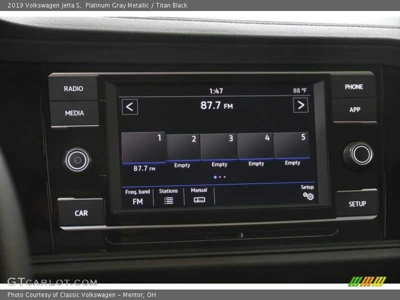 Platinum Gray Metallic / Titan Black 2019 Volkswagen Jetta S