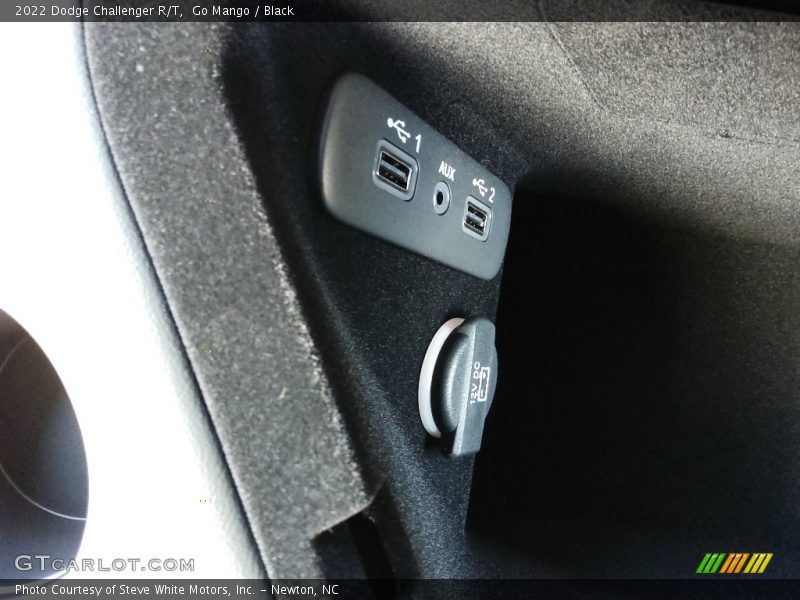 Go Mango / Black 2022 Dodge Challenger R/T