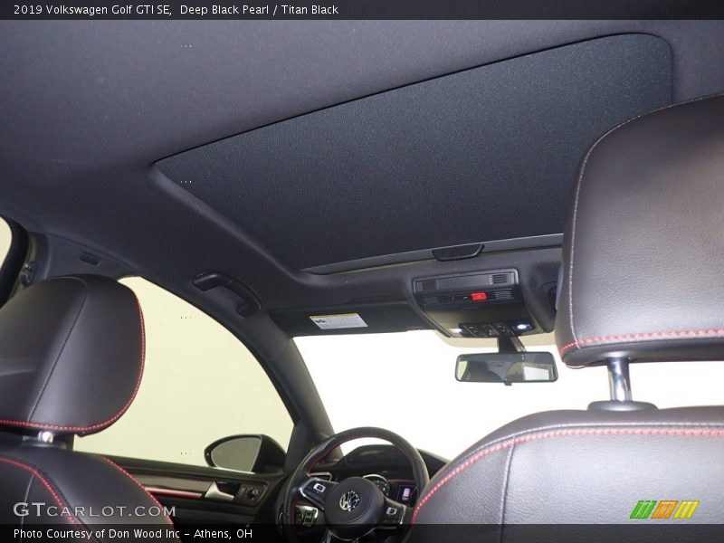 Deep Black Pearl / Titan Black 2019 Volkswagen Golf GTI SE