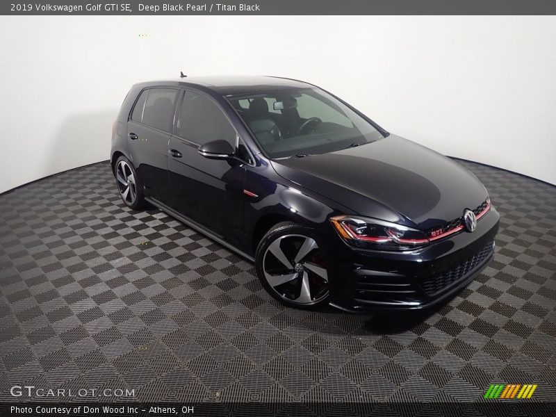 Deep Black Pearl / Titan Black 2019 Volkswagen Golf GTI SE