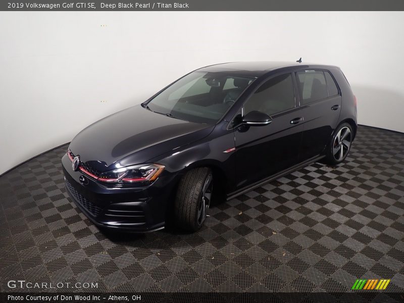 Deep Black Pearl / Titan Black 2019 Volkswagen Golf GTI SE