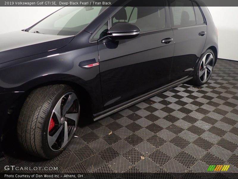 Deep Black Pearl / Titan Black 2019 Volkswagen Golf GTI SE