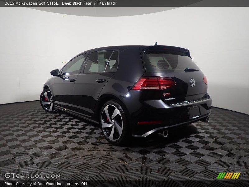 Deep Black Pearl / Titan Black 2019 Volkswagen Golf GTI SE