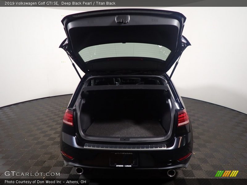 Deep Black Pearl / Titan Black 2019 Volkswagen Golf GTI SE