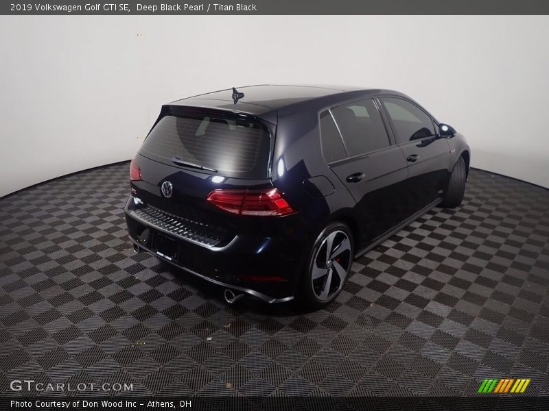 Deep Black Pearl / Titan Black 2019 Volkswagen Golf GTI SE