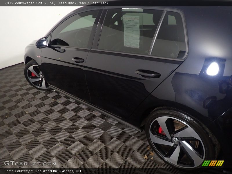 Deep Black Pearl / Titan Black 2019 Volkswagen Golf GTI SE