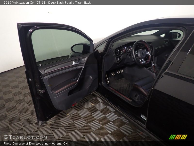 Deep Black Pearl / Titan Black 2019 Volkswagen Golf GTI SE