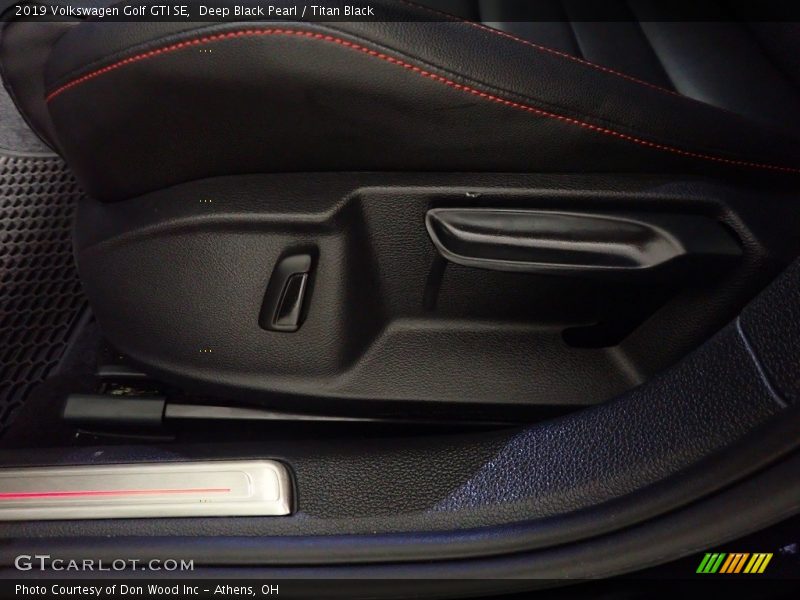 Deep Black Pearl / Titan Black 2019 Volkswagen Golf GTI SE