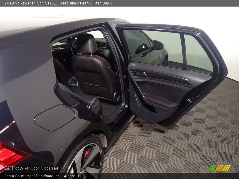 Deep Black Pearl / Titan Black 2019 Volkswagen Golf GTI SE