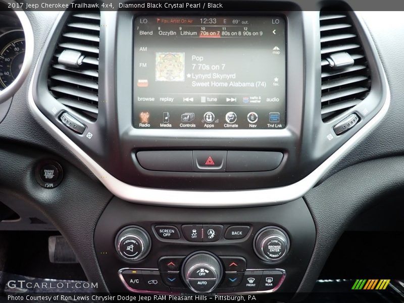 Diamond Black Crystal Pearl / Black 2017 Jeep Cherokee Trailhawk 4x4